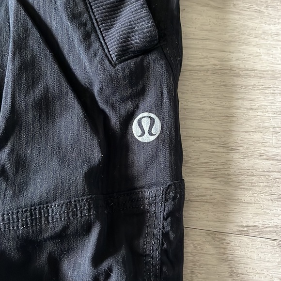 LULULEMON STUDIO CROP - Picture 2 of 3